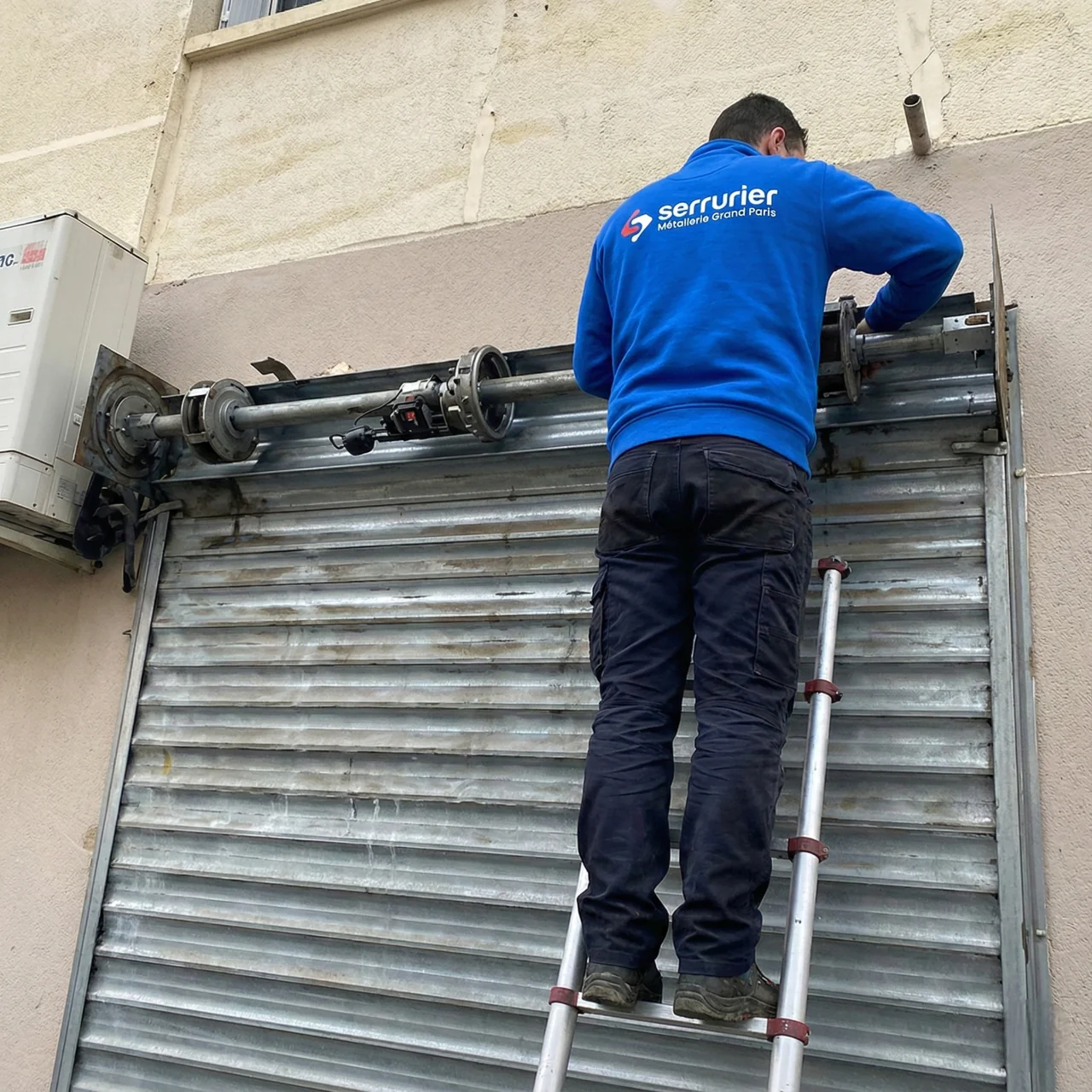 Motorisation de rideau métallique à Paris