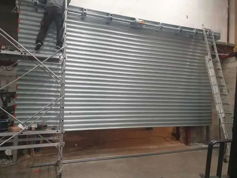 Réparation de rideau métallique à Pontault-Combault par des artisans serruriers professionnels