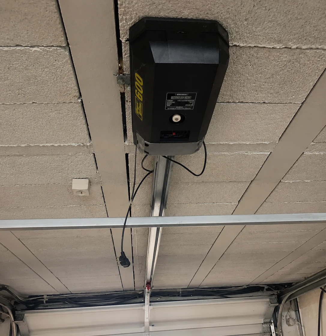 Intervention MGParis : Remplacement moteur plafond porte de garage Saint-Maur-des-Fossés 94210